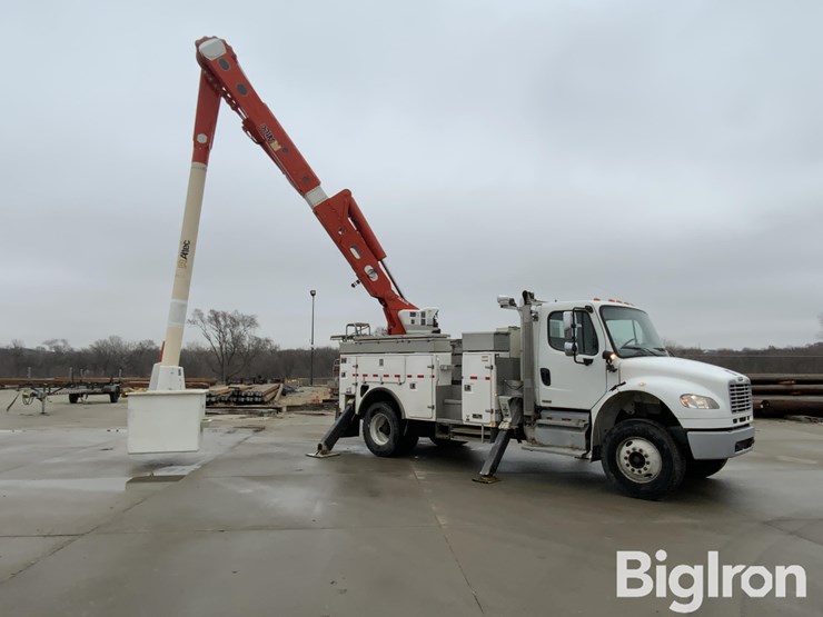 2012-freightliner-m2-106-image-3