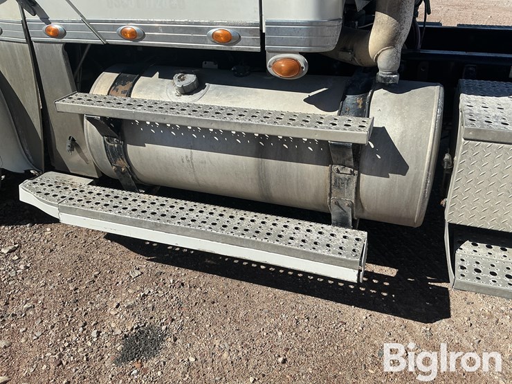 2017-freightliner-coronado-132-image-12