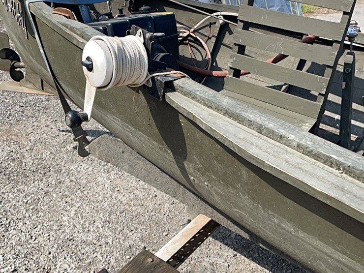 rare-super-nice-wood-reelfoot-lake-calhouns--stump-jumper-boat-with-original-seats-with-trailer-image-8