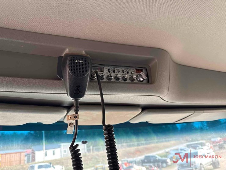 2019-peterbilt-567-image-31