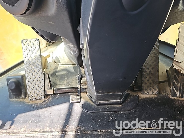 2017-deere-624k-image-29