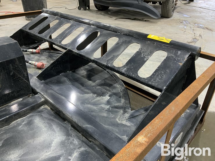 2025-massey-ferguson-730-image-14