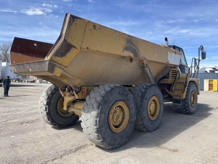 caterpillar-730-image-5