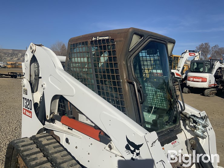 2008-bobcat-t320-image-16