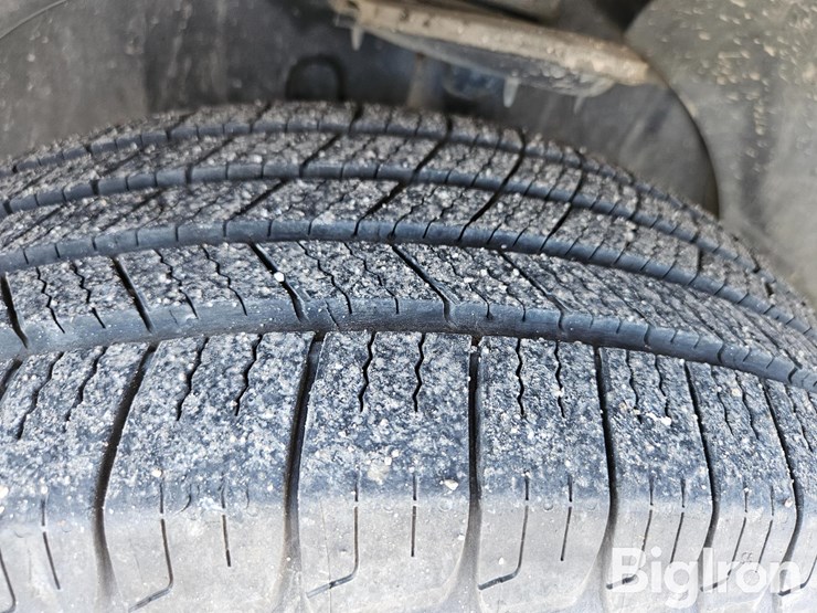 2017-chevrolet-equinox-lt-image-13