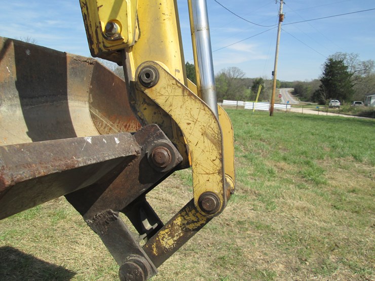 new-holland-b95b-image-5