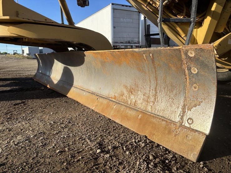 2006-caterpillar-143h-motor-grader-image-11