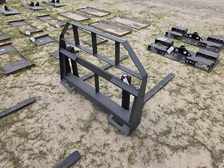 --skid-steer-pallet-fork-image-3