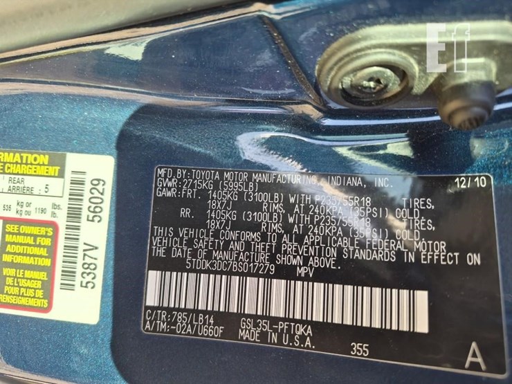 2011-toyota-sienna-image-13