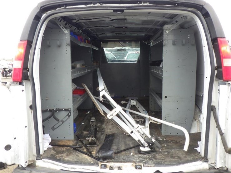 2016-chevrolet-express-2500-image-8