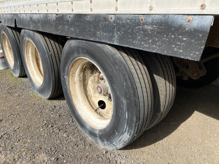 1984-alloy-tri-axle-dry-van-trailer-image-7