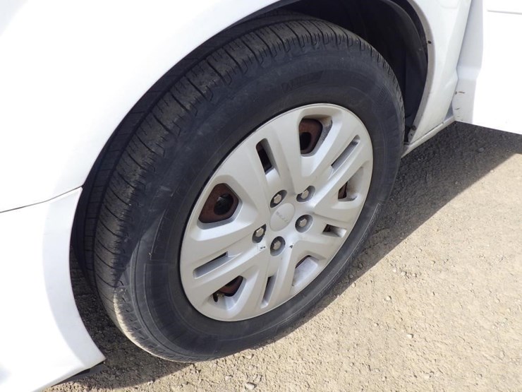 2015-dodge-grand-caravan-image-13