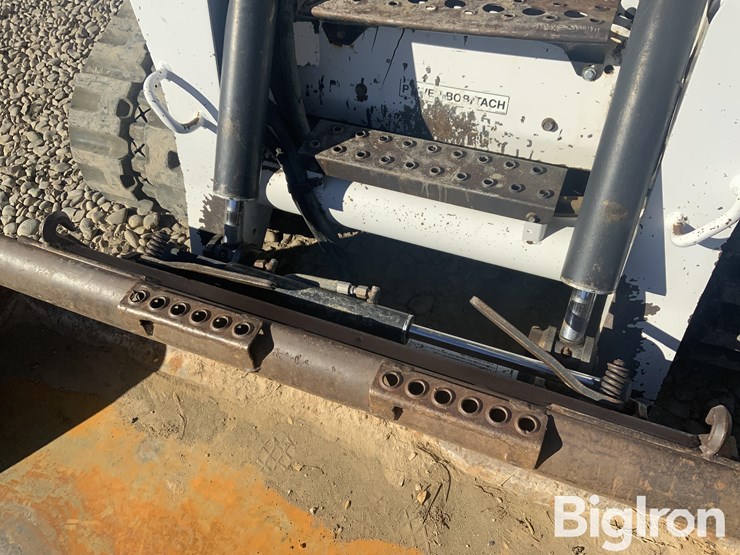 2008-bobcat-t320-image-13