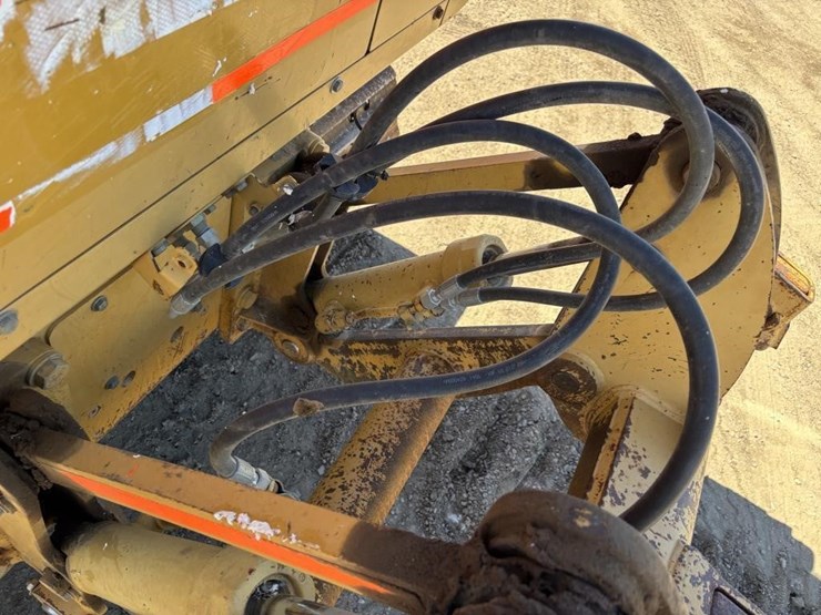 2002-caterpillar-d3g-image-19