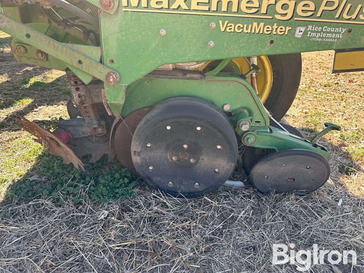 2000-john-deere-1770-image-16