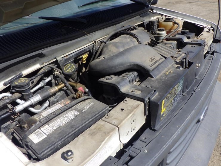 2004-ford-cargo-image-11