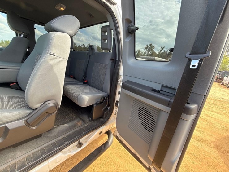 2015-ford-f250-xl-image-12