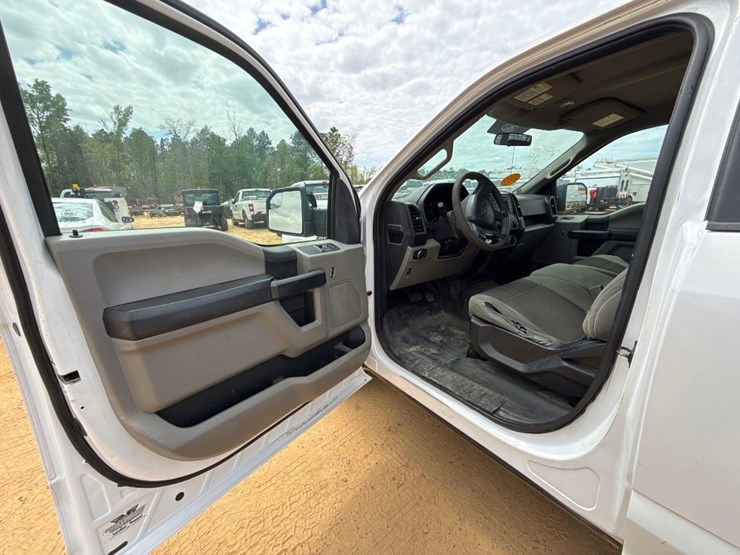 2015-ford-f150-xl-image-10