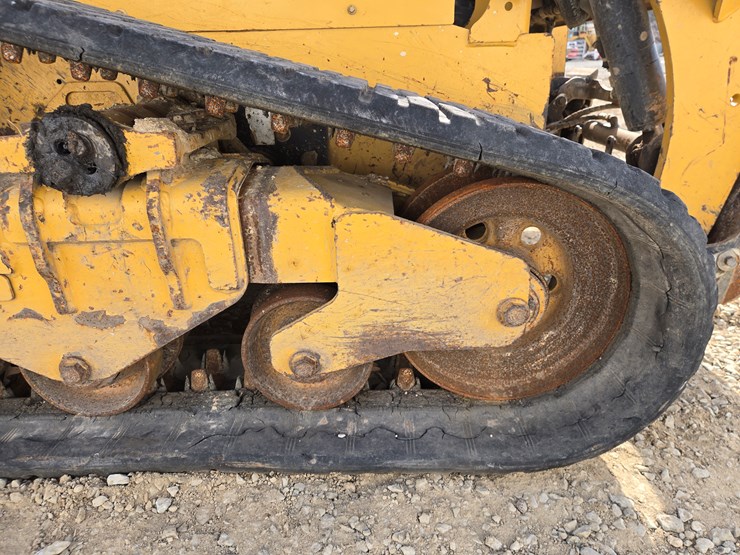 2019-caterpillar-259d3-image-45