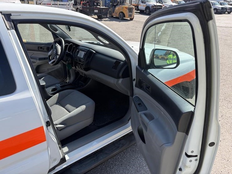 2013-toyota-tacoma-image-9