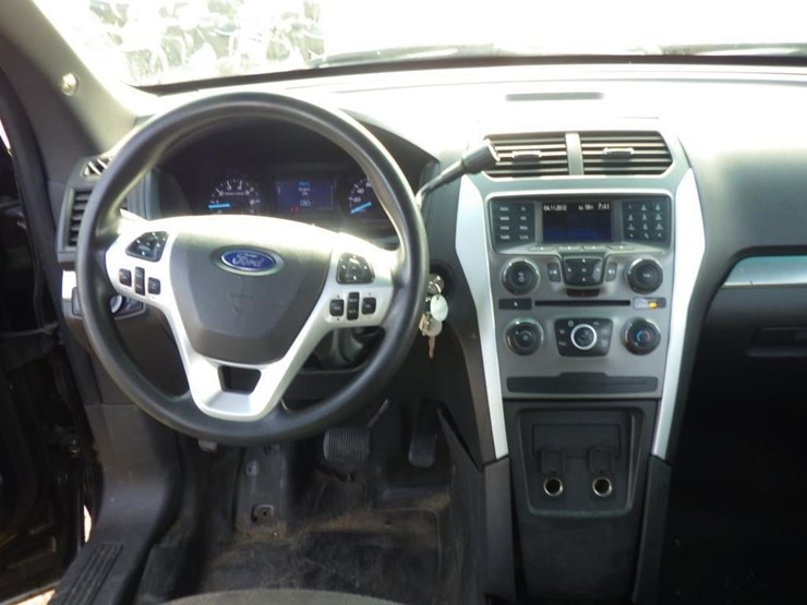 2013-ford-explorer-image-10