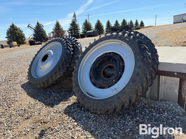 firestone-12.4r54-tractor-tires-image-1