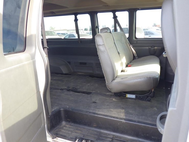 2013-chevrolet-express-3500-image-7