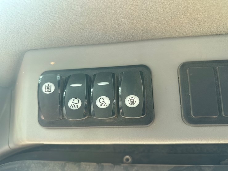 2019-caterpillar-239d-image-37