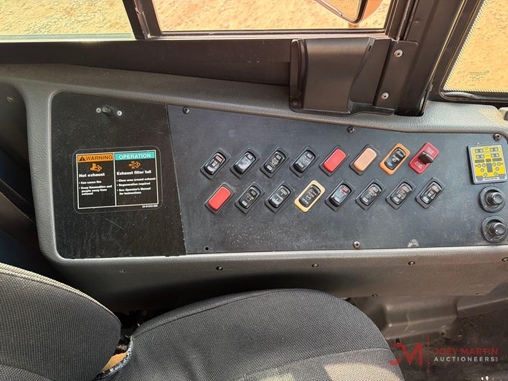 2008-thomas-saf-t-liner-c2-image-17