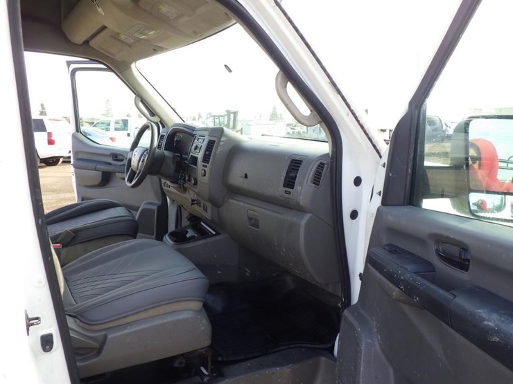 2014-nissan-nv2500-image-6