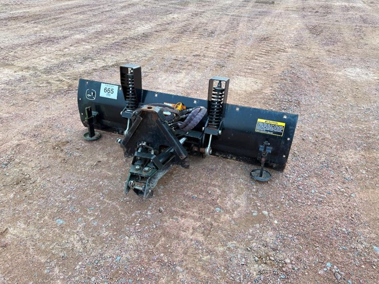 2019-john-deere-3033r-image-3