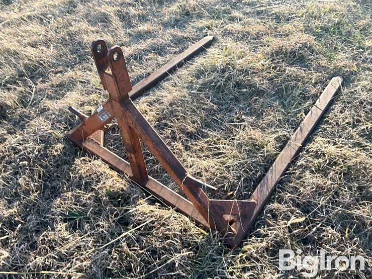 herrs-welding-3-pt-bale-fork-image-1