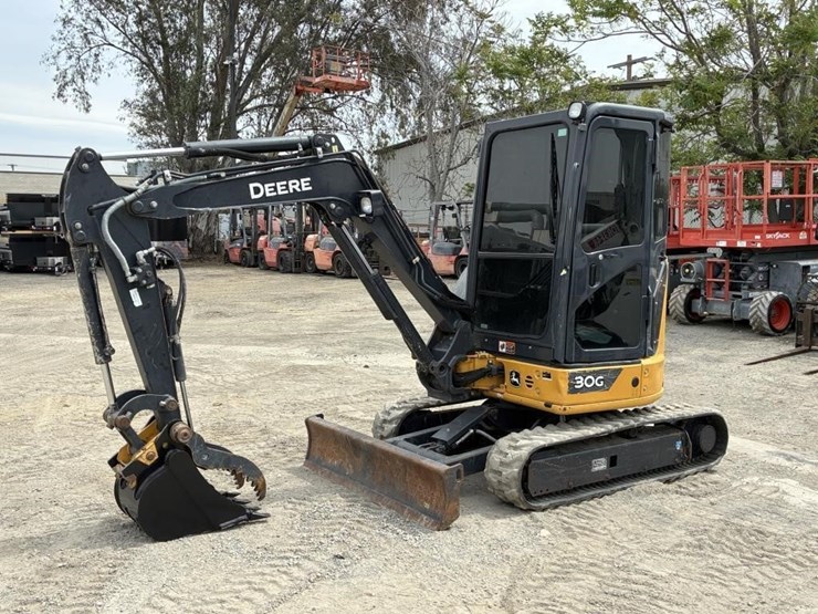 2023-deere-30g-image-1