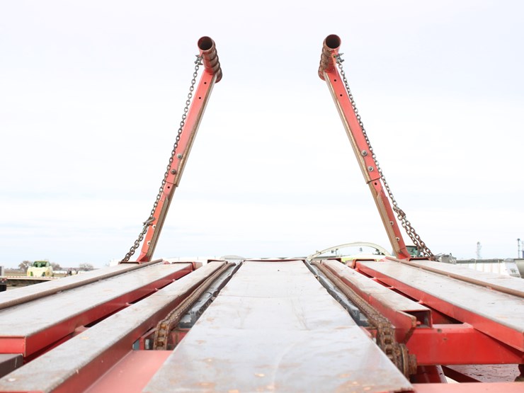 #1064-•-2009-morris-mfg-pro-ag-auto-align-bale-runner-16k-image-38