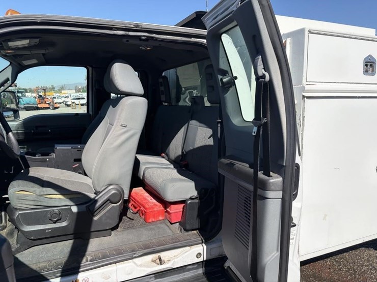 2016-ford-f550-image-11