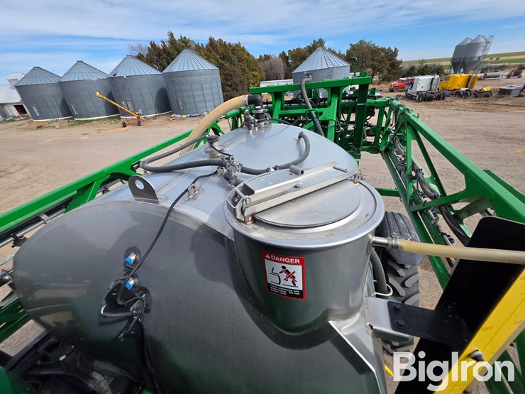 2022-john-deere-410r-image-14