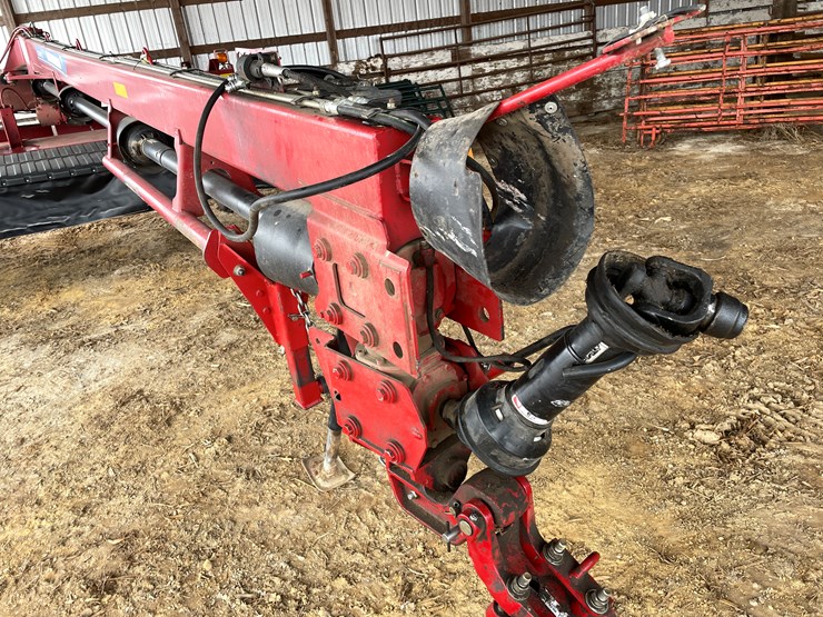 2015-new-holland-313-image-12