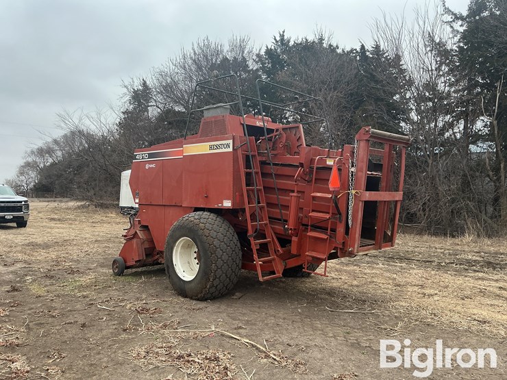 hesston-4910-image-7