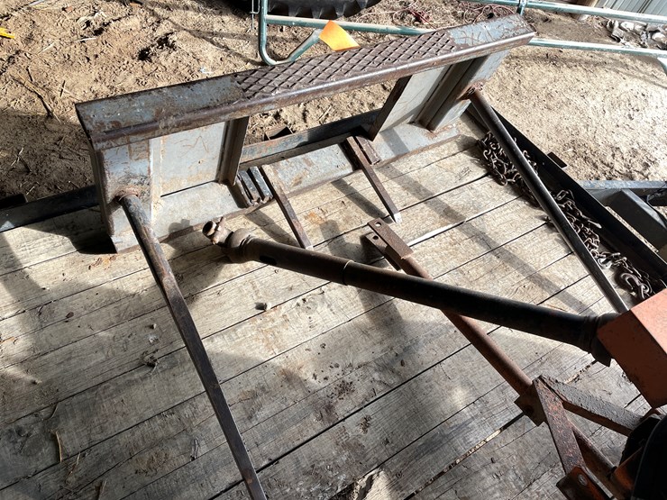 #2396-•-(4)-speared-bale-mover-image-3