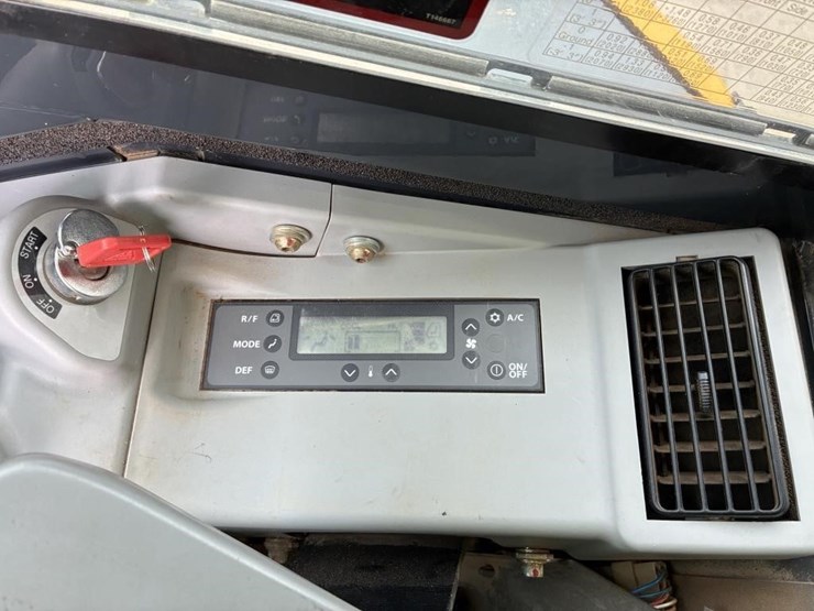 2023-deere-30g-image-25