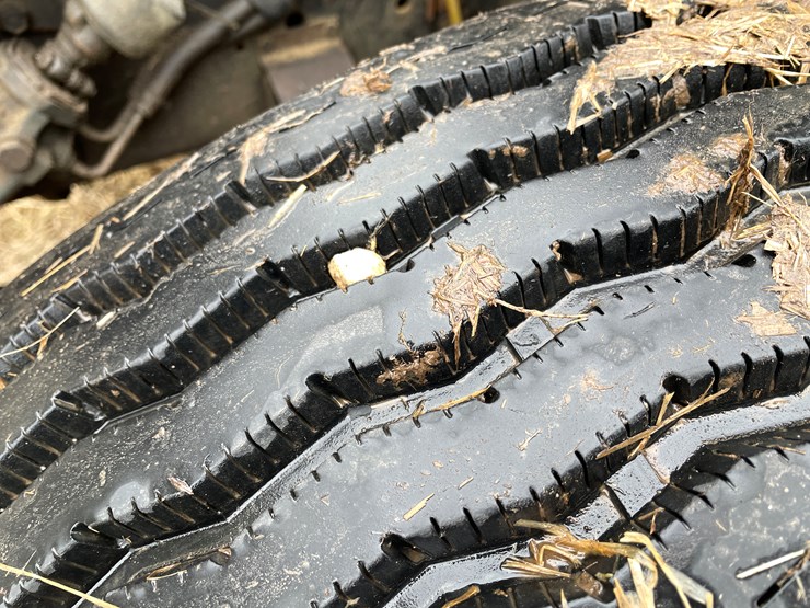 #113-•-1982-international-1754-single-axle-grain-truck-(has-wi-title)-image-82