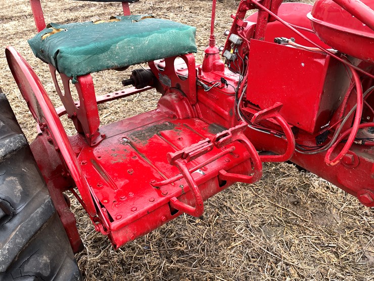 #108-•-mccormick-farmall-b-gas-tractor-image-18