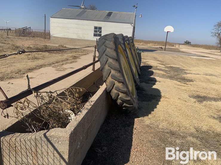 2013-john-deere-380-image-4