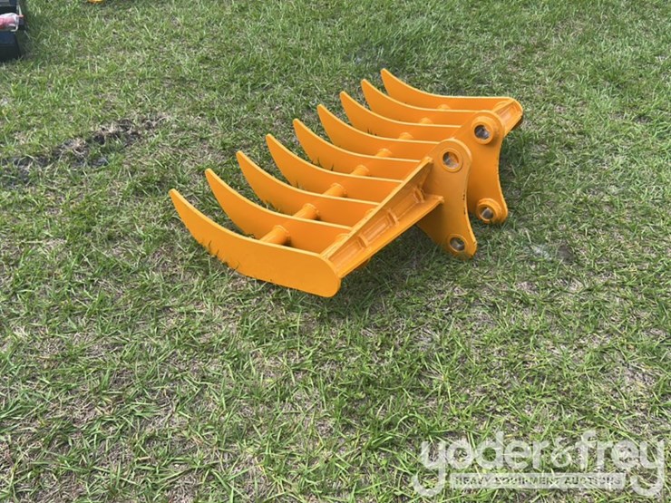 2026-caterpillar-305-image-3