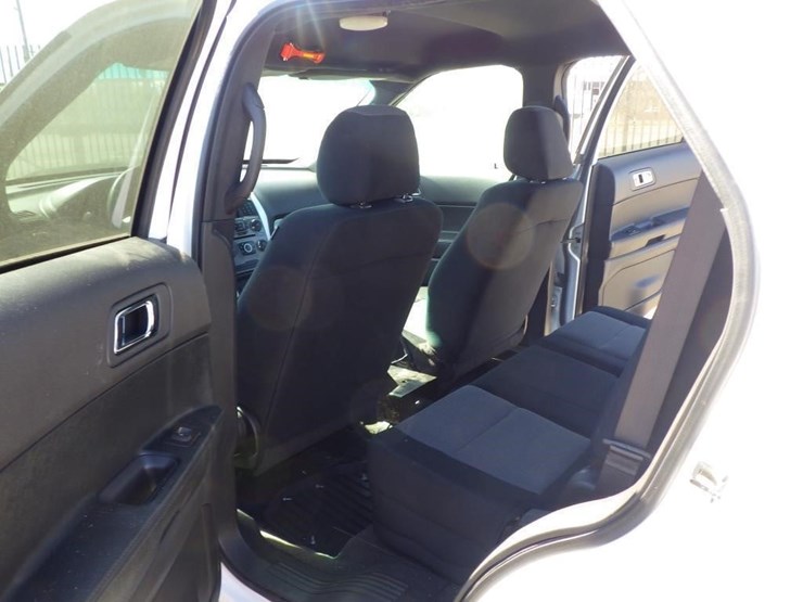 2015-ford-explorer-image-7