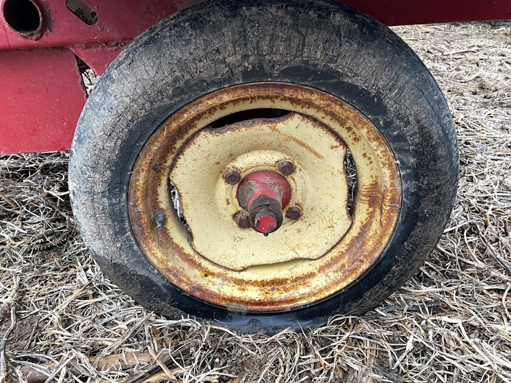 new-holland-144-image-16