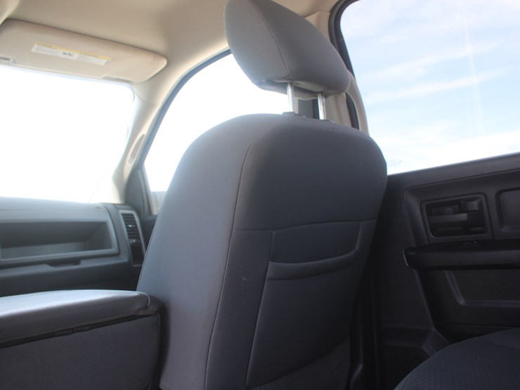 2015-dodge-3500-image-40