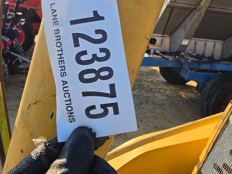 john-deere-210-image-13