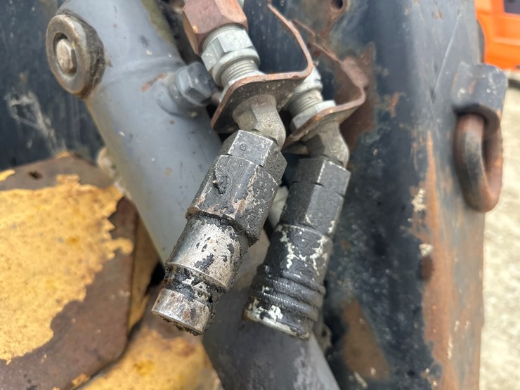 new-holland-lx885-image-22