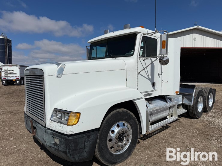 1995-freightliner-fld120-image-1